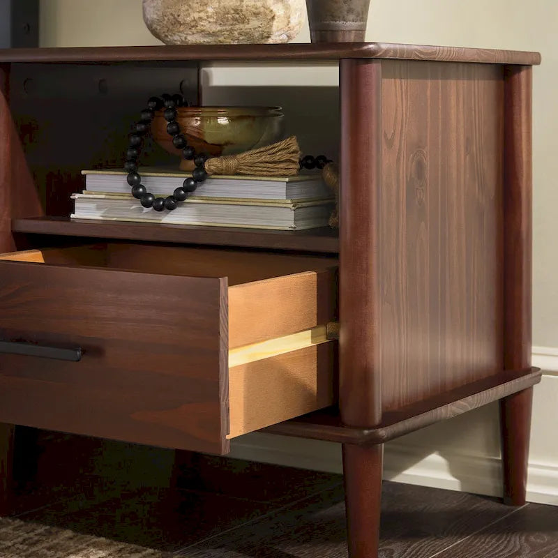 Comodino Mid-Century Modern in legno massello con fusi