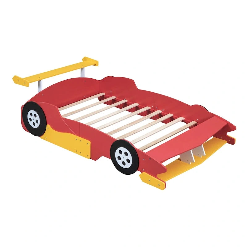 Letto a piattaforma a forma di auto da corsa a grandezza naturale con ruote